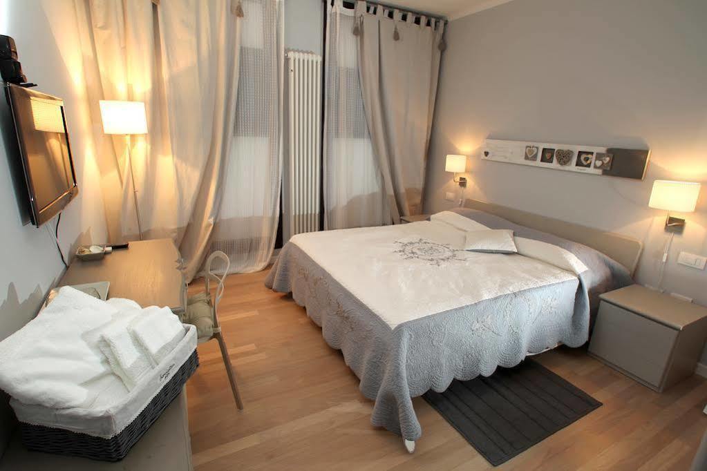 Bed In Bo Saragozza Hotel Bologna Bagian luar foto