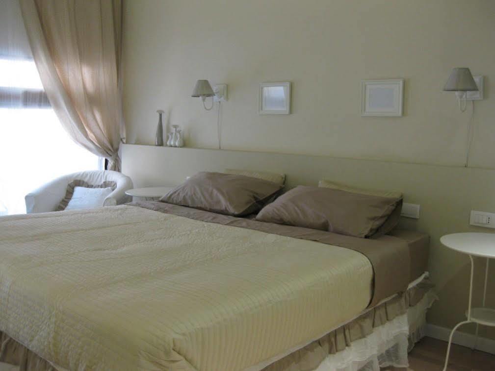 Bed In Bo Saragozza Hotel Bologna Bagian luar foto