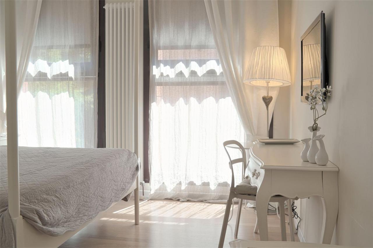 Bed In Bo Saragozza Hotel Bologna Bagian luar foto